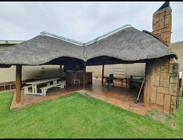 4 BEDROOM HOUSE FOR SALE IN SINOVILLE